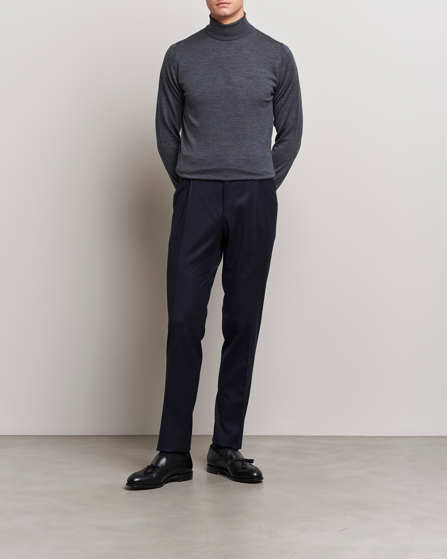 Herre | Gensere | John Smedley | Cherwell Extra Fine Merino Rollneck Charcoal