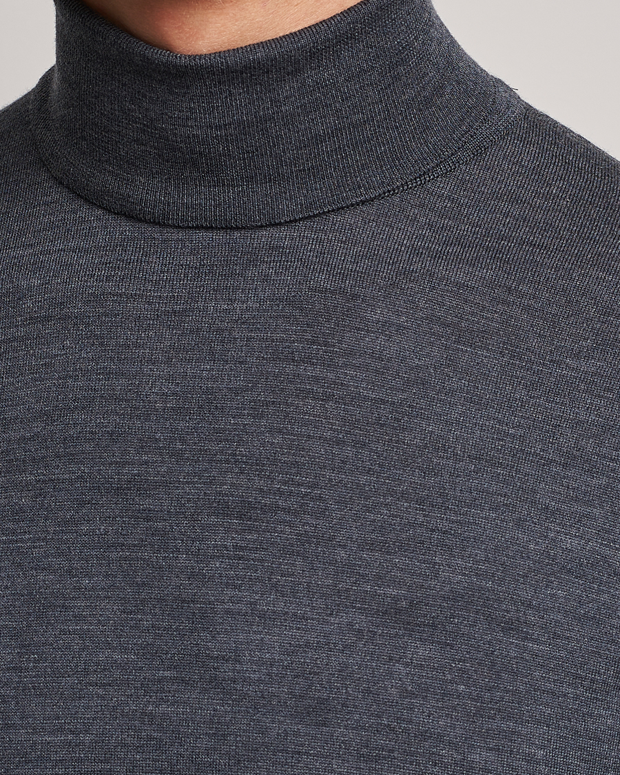 Herre | Gensere | John Smedley | Cherwell Extra Fine Merino Rollneck Charcoal