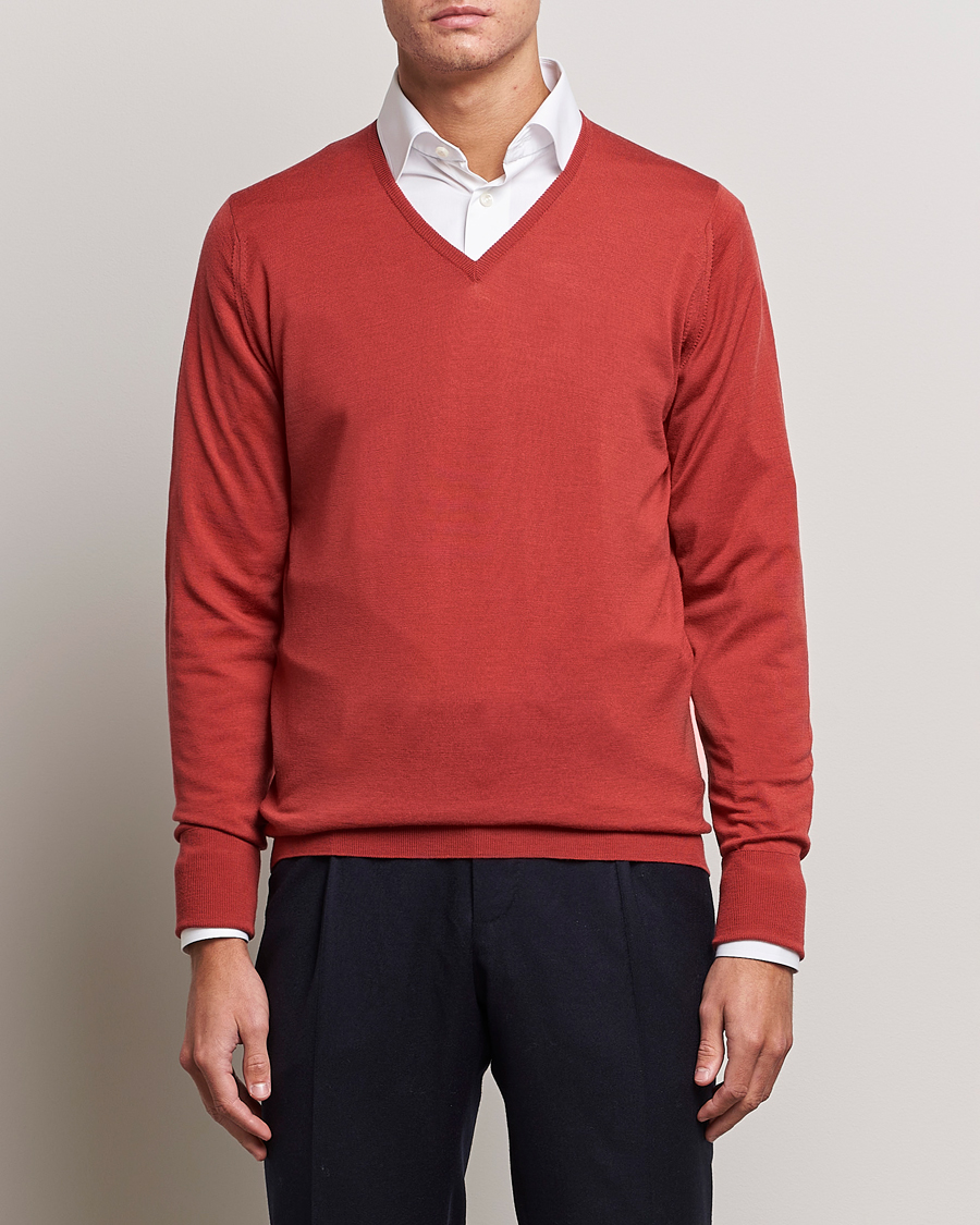Herre | Gensere | John Smedley | Bobby Extra Fine Merino V-Neck Pullover Redwood