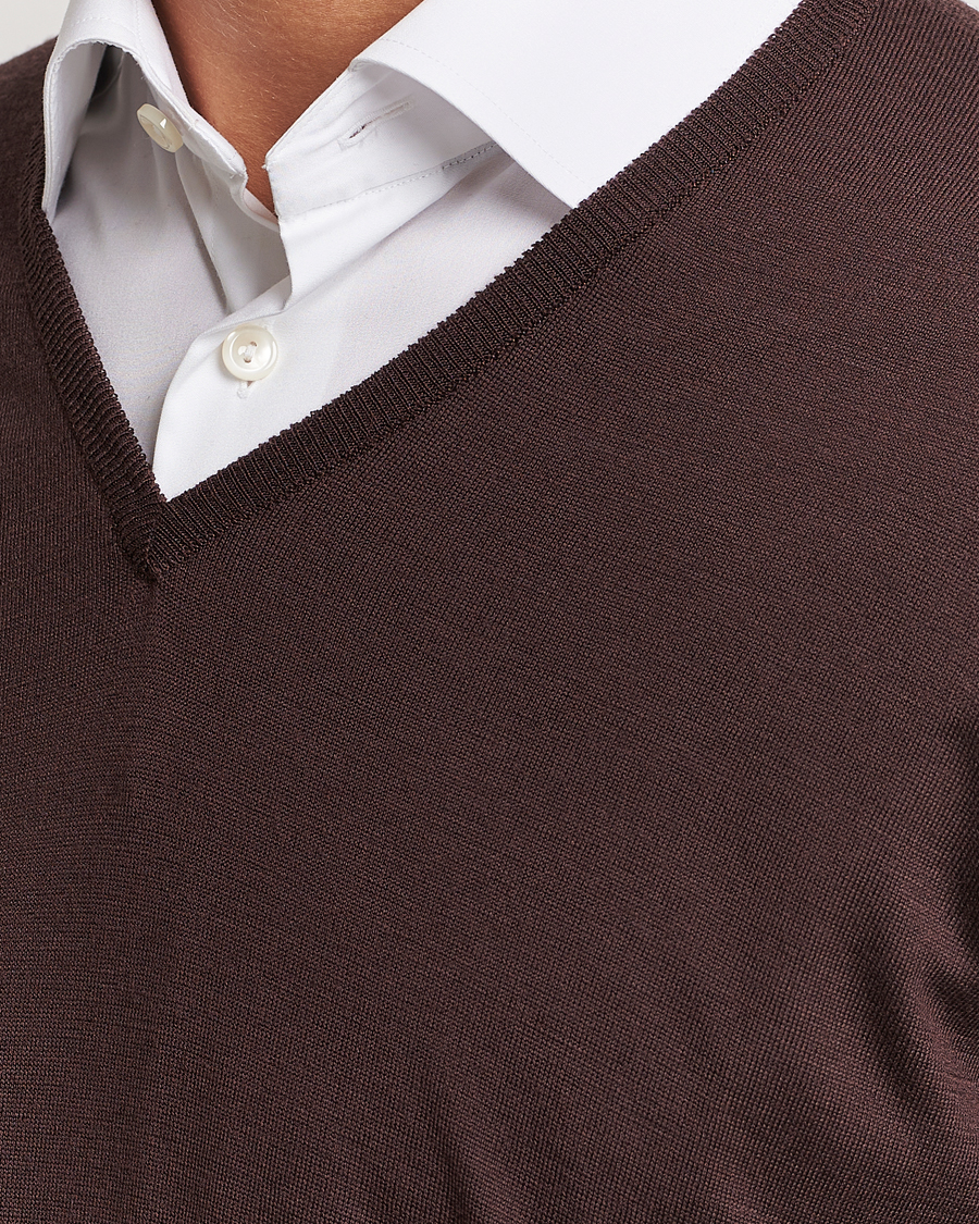 Herre | Gensere | John Smedley | Bobby Extra Fine Merino V-Neck Pullover Truffle Brown