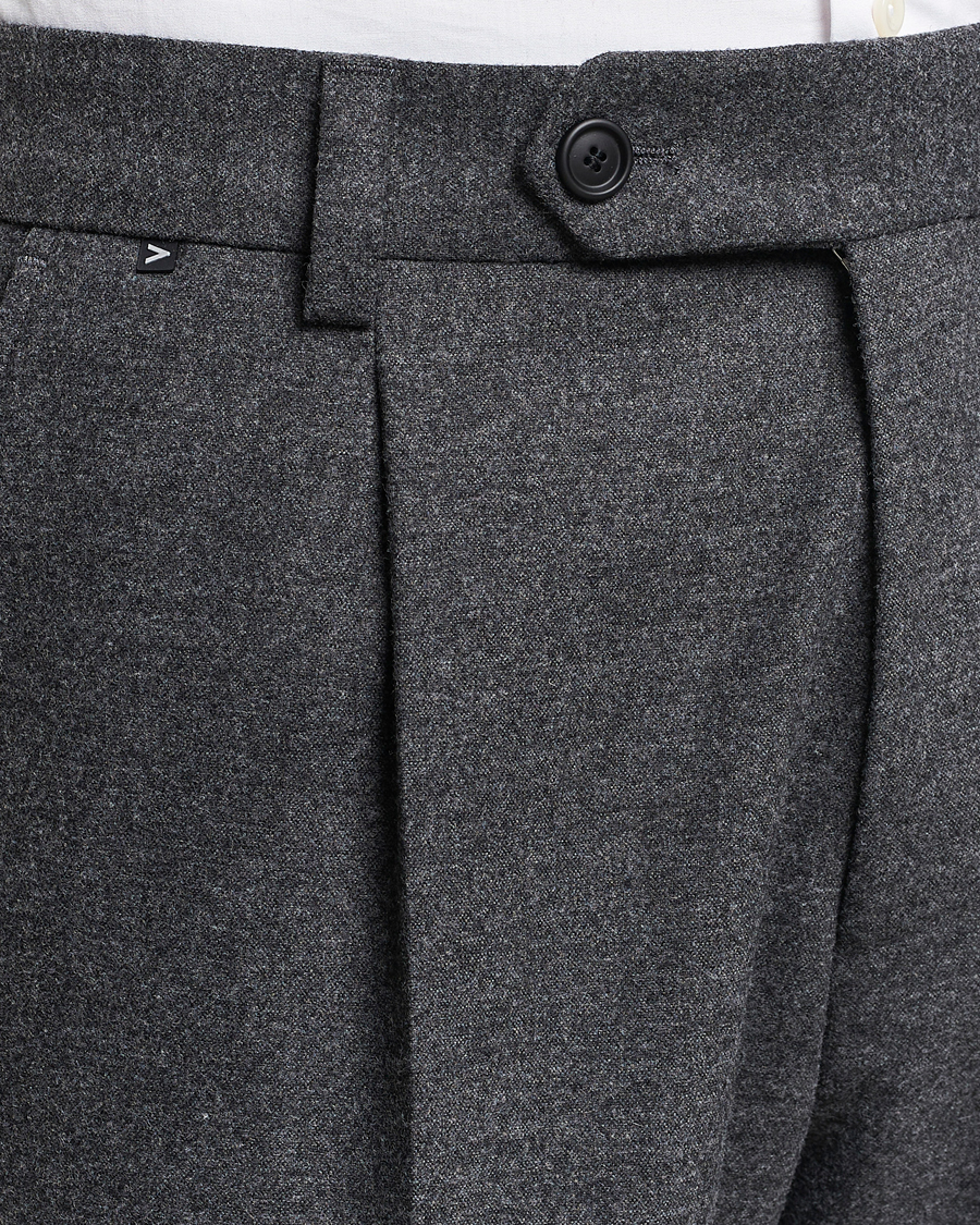 Herre | Bukser | BOSS BLACK | Perin Tech Flannel Pleated Trousers Dark Grey