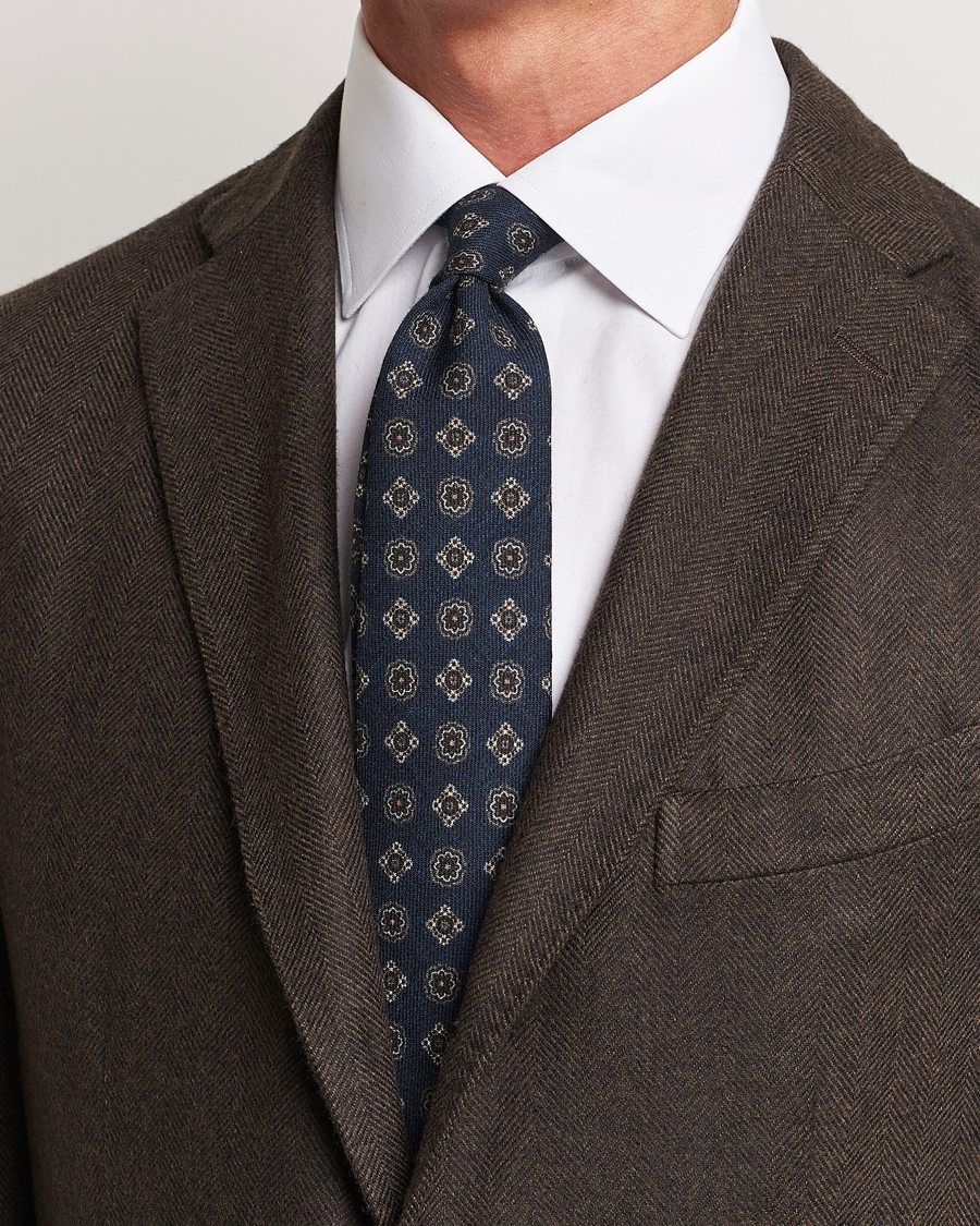 Herre |  | Amanda Christensen | Wool Flannel 8cm Printed Medallion Tie Navy