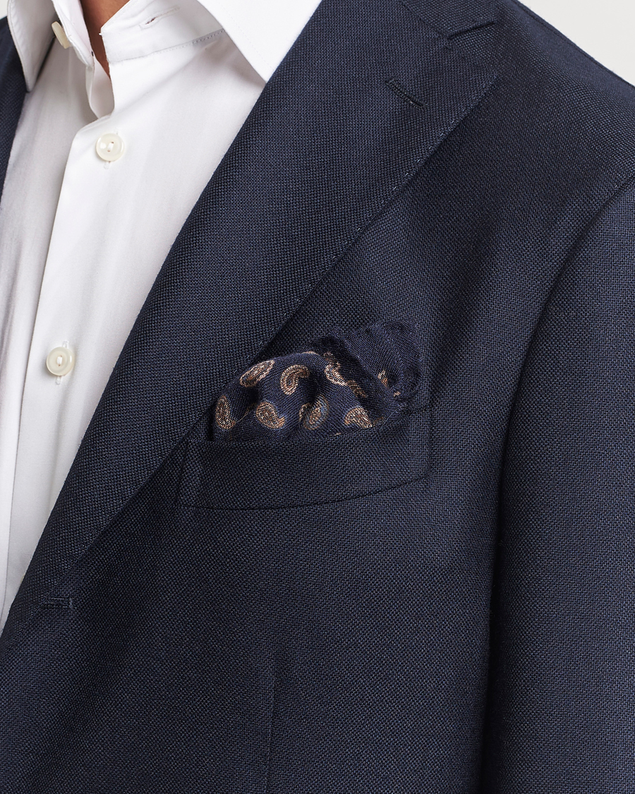 Herre | | Amanda Christensen | Wool Flannel Printed Paisley Pocket Square Navy