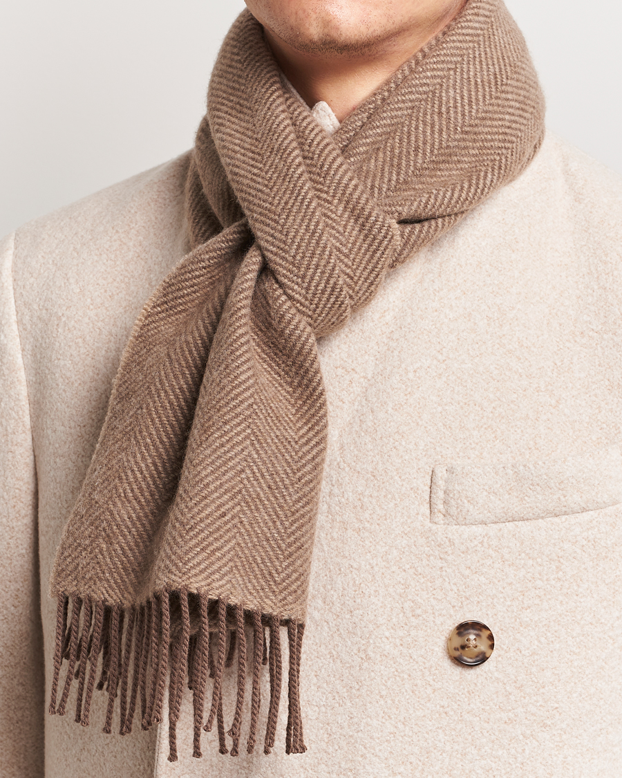 Herre | Begg & Co Herringbone Cashmere Scarf 30*170cm Mink | Begg & Co | Herringbone Cashmere Scarf 30*170cm Mink