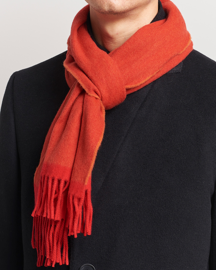 Herre | Begg & Co Solid Board Wool/Cashmere Scarf Berry Military | Begg & Co | Solid Board Wool/Cashmere Scarf Berry Military