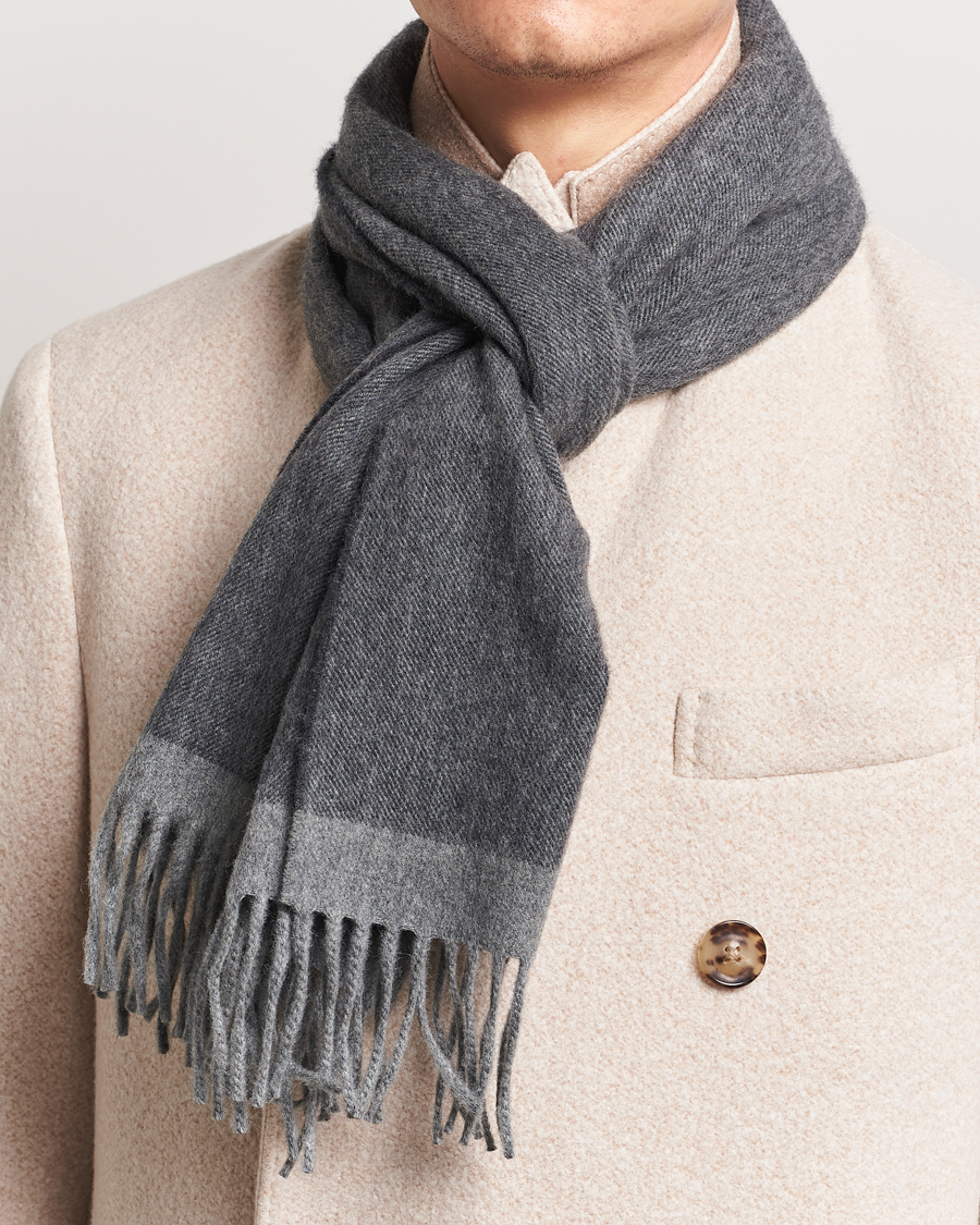 Herre | Begg & Co | Begg & Co | Solid Board Wool/Cashmere Scarf Flannel Charcoal