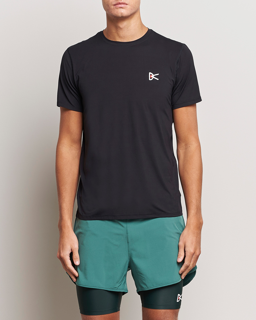 Herre | Svarte t-skjorter | District Vision | Ultralight Aloe Short Sleeve Black