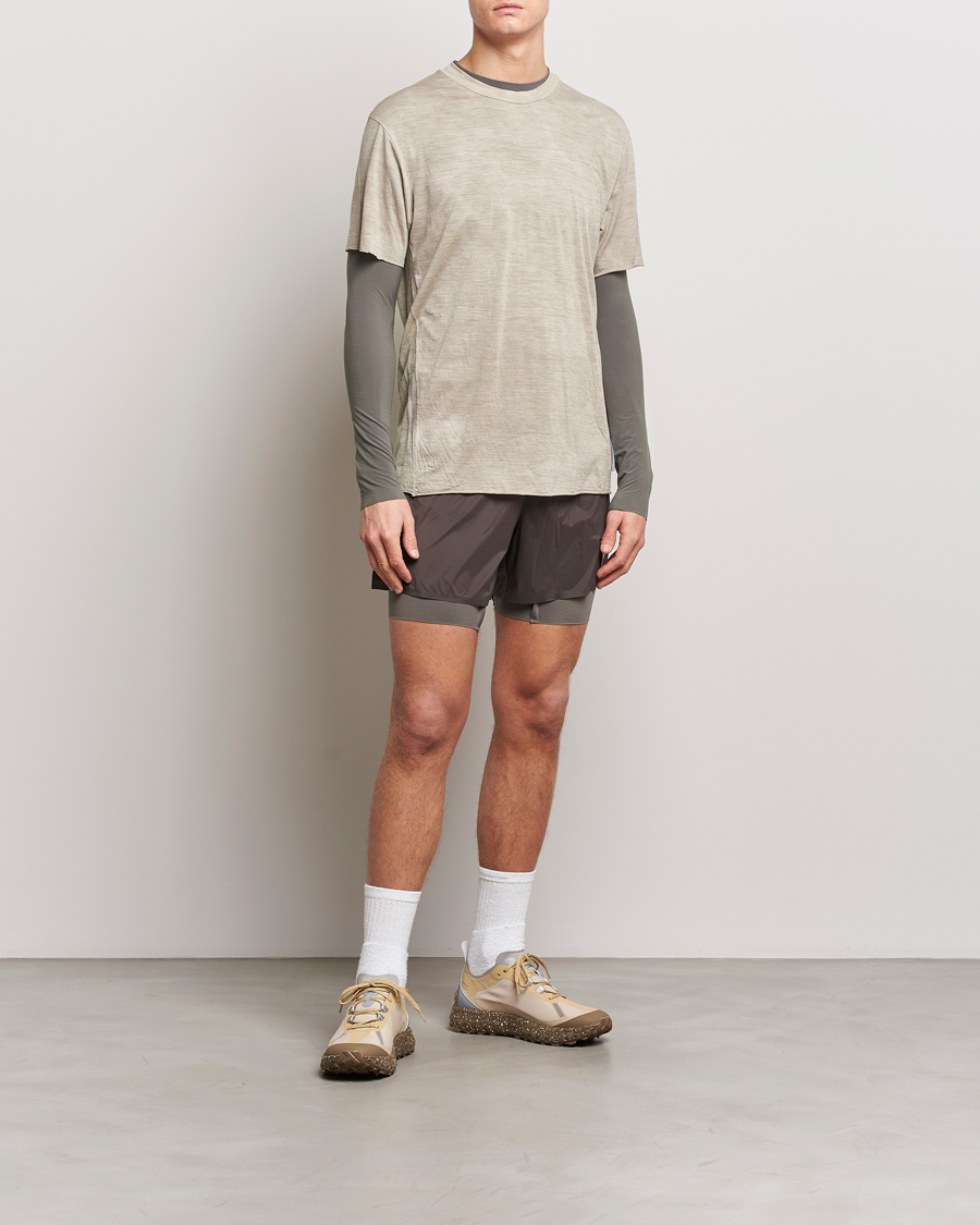 Herre | T-Shirts | Satisfy | CoffeeThermal Base Layer Dark Natural