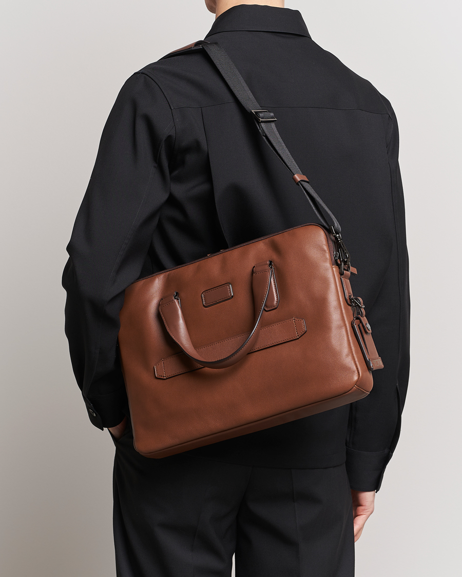 Herre | TUMI Harrison Sycamore Slim Leather Brief Cognac | TUMI | Harrison Sycamore Slim Leather Brief Cognac