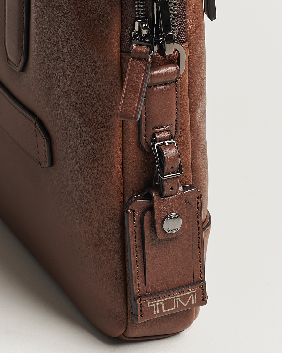 Herre | TUMI Harrison Sycamore Slim Leather Brief Cognac | TUMI | Harrison Sycamore Slim Leather Brief Cognac