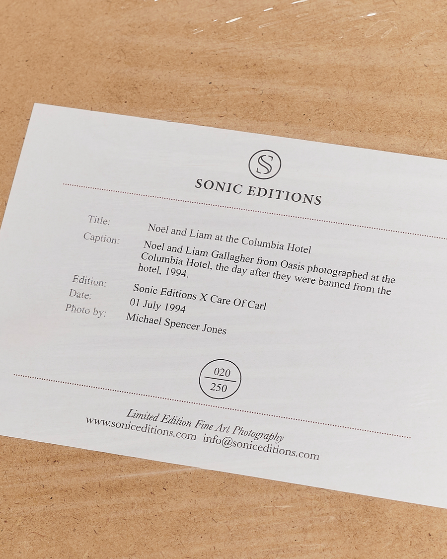 Herre | Bilder | Sonic Editions | Framed Noel & Liam At The Hotel