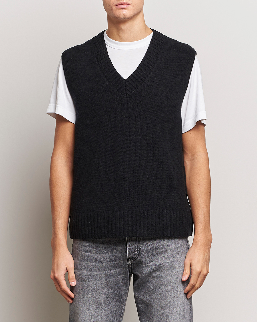 Herre | Gensere | A Day's March | Wigtown Lambswool Vest Black