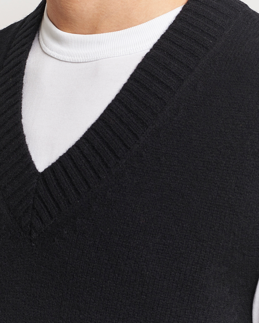 Herre | Gensere | A Day's March | Wigtown Lambswool Vest Black