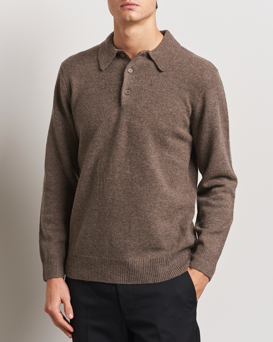 Herre | Gensere | A Day's March | Avoch Lambswool Polo Dark Taupe