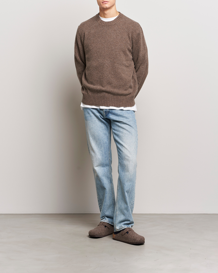 Herre | Gensere | A Day's March | Marlow Lambswool Crew Dark Taupe
