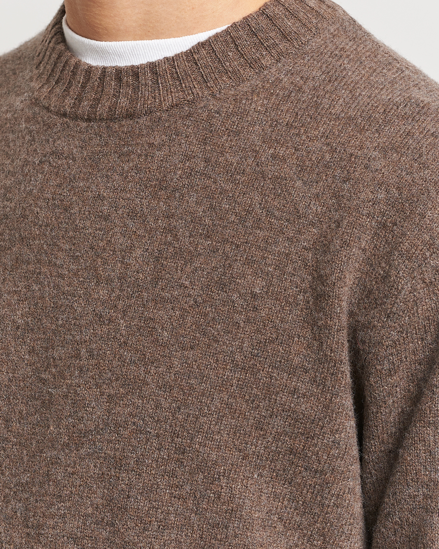 Herre | Gensere | A Day's March | Marlow Lambswool Crew Dark Taupe