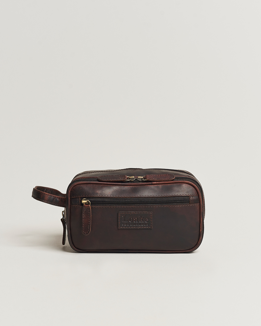 Herre | Loake 1880 Dartmouth Leather Washbag Dark Brown | Loake 1880 | Dartmouth Leather Washbag Dark Brown