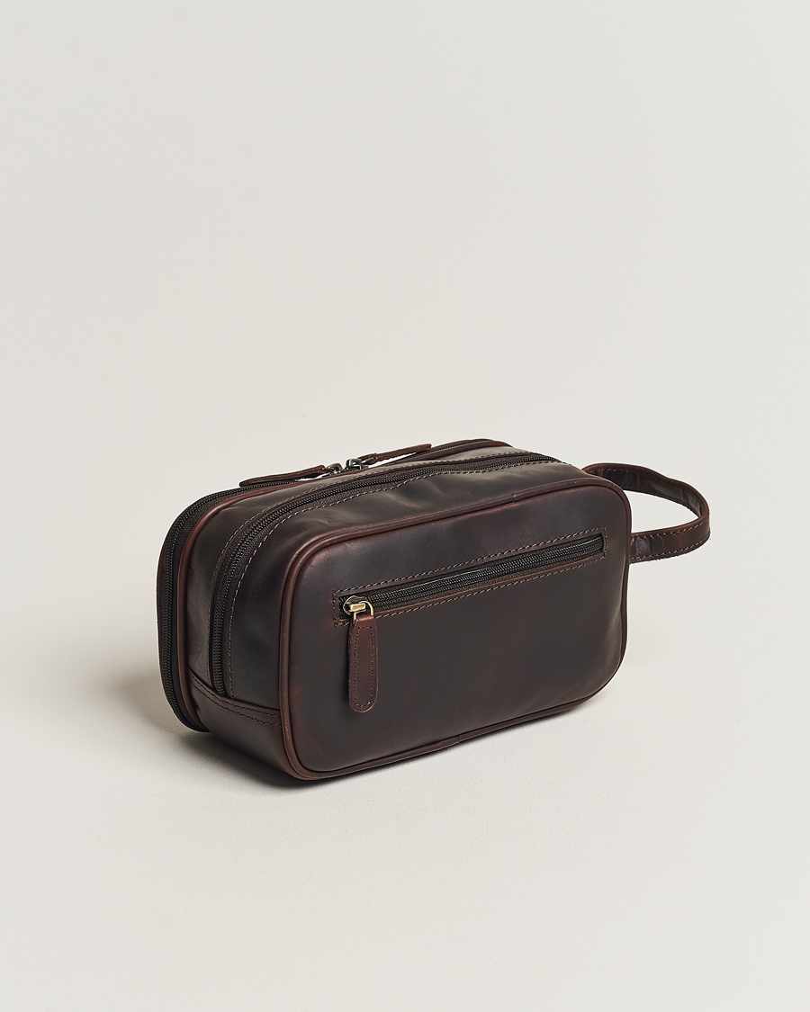 Herre | Loake 1880 Dartmouth Leather Washbag Dark Brown | Loake 1880 | Dartmouth Leather Washbag Dark Brown
