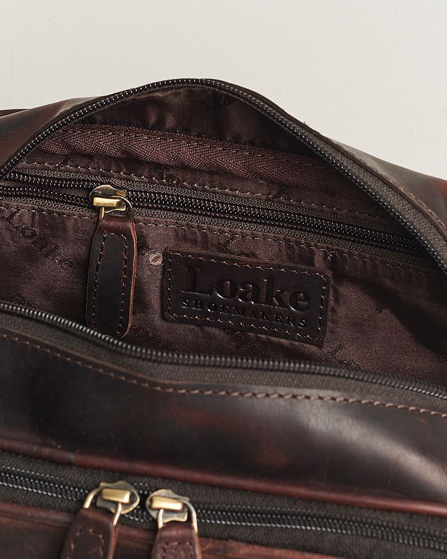 Herre | Loake 1880 Dartmouth Leather Washbag Dark Brown | Loake 1880 | Dartmouth Leather Washbag Dark Brown