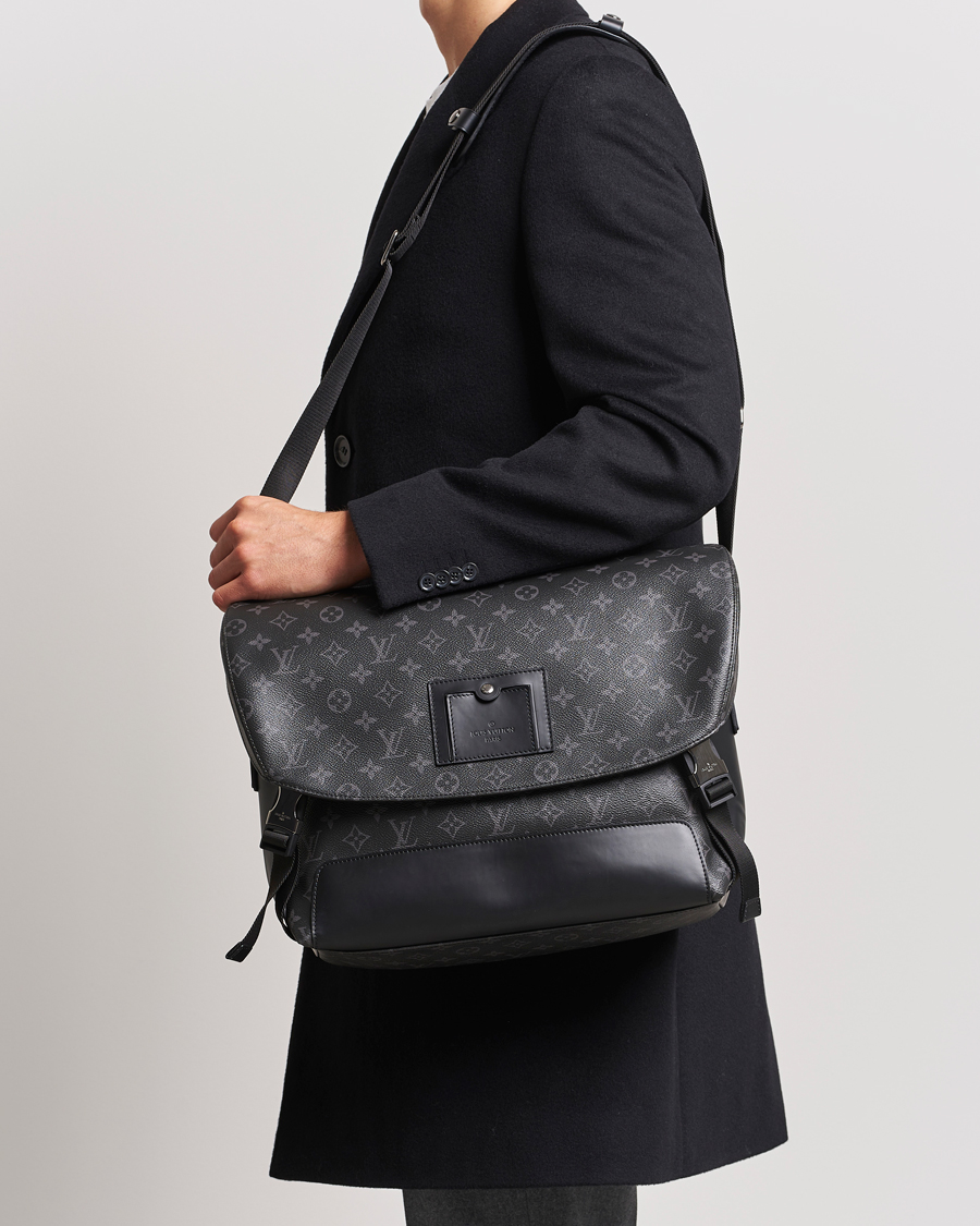 Herre | Louis Vuitton Pre-Owned Messenger Voyager MM Bag Monogram Eclipse | Louis Vuitton Pre-Owned | Messenger Voyager MM Bag Monogram Eclipse