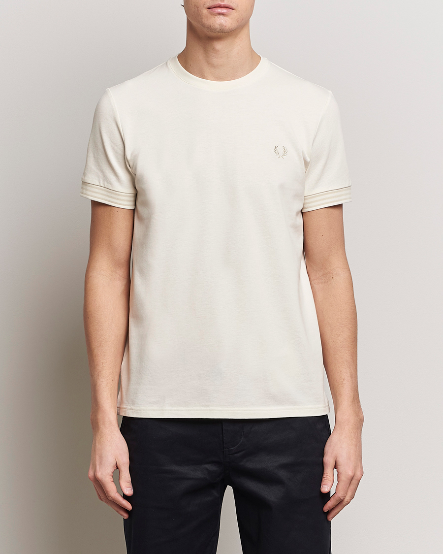 Herre | T-Shirts | Fred Perry | Striped Cuff Crew Neck T-Shirt Ecru