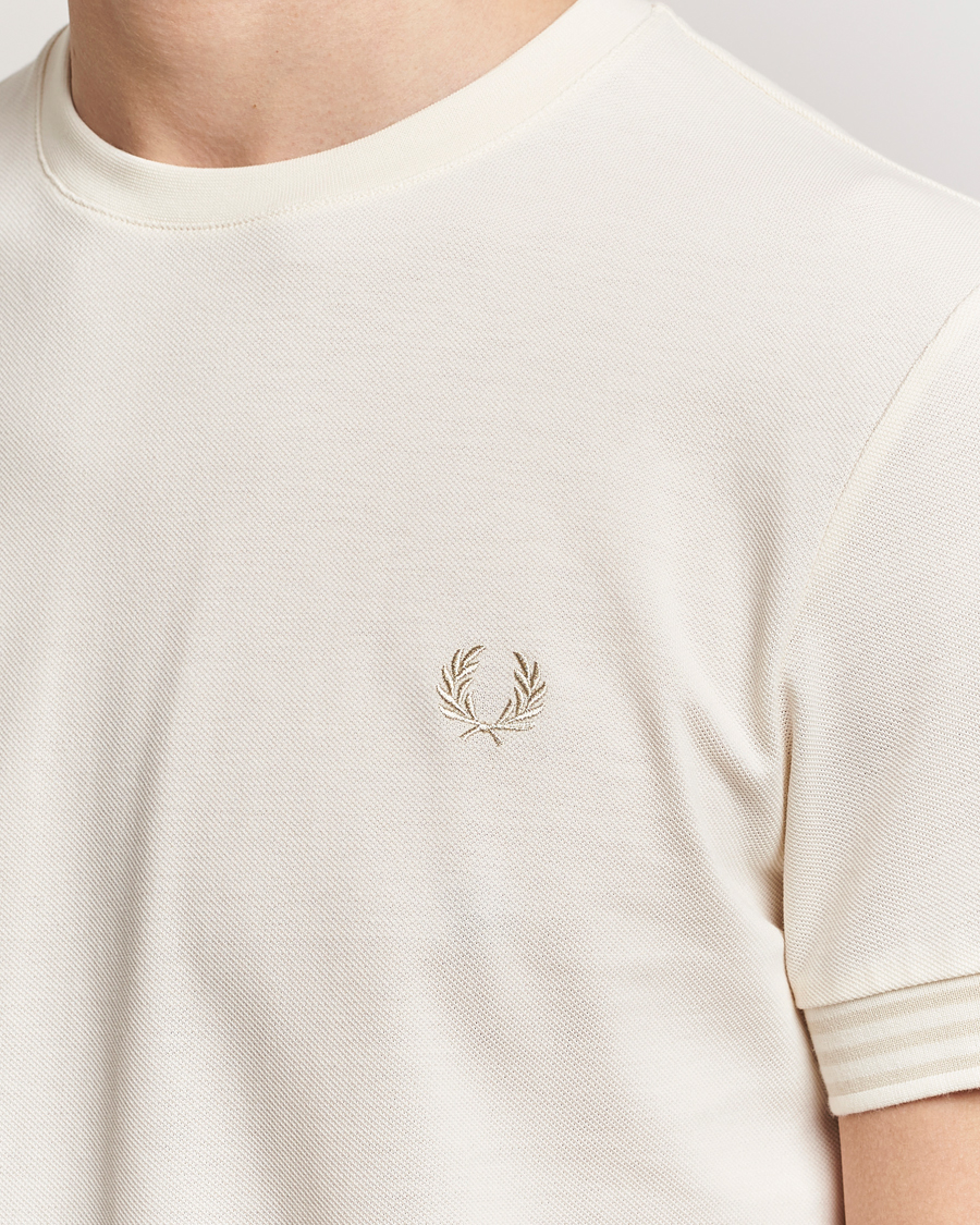 Herre | T-Shirts | Fred Perry | Striped Cuff Crew Neck T-Shirt Ecru