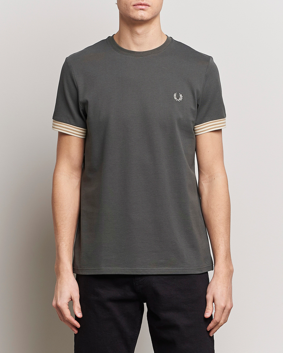 Herre | Klær | Fred Perry | Striped Cuff Crew Neck T-Shirt Field Green