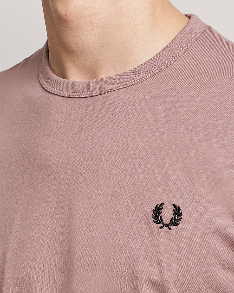Herre | T-Shirts | Fred Perry | Ringer T-Shirt Dusty Pink