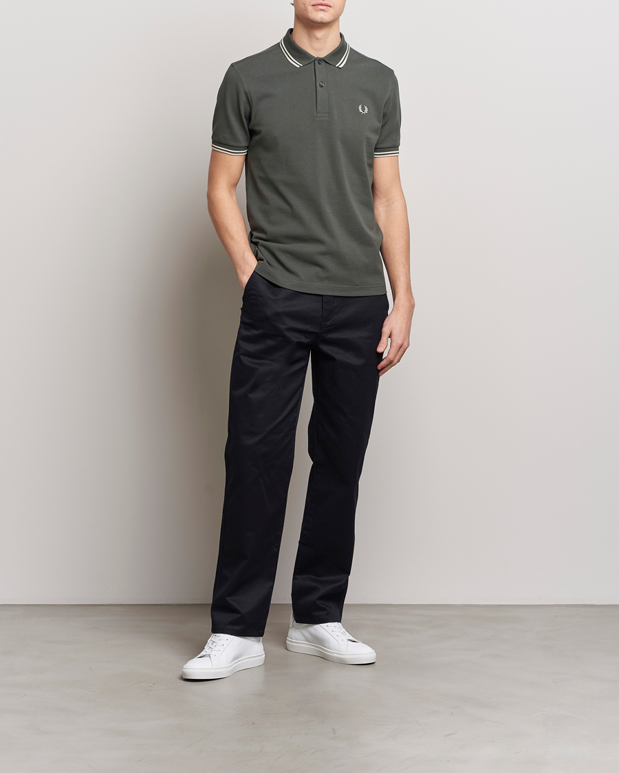 Herre | Pikéer | Fred Perry | Twin Tipped Polo Shirt Field Green