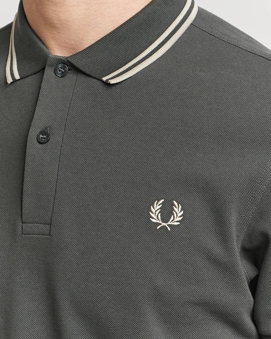 Herre | Pikéer | Fred Perry | Twin Tipped Polo Shirt Field Green