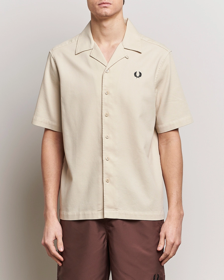 Herre |  | Fred Perry | Pique Textured Short Sleeve Shirt Oatmeal