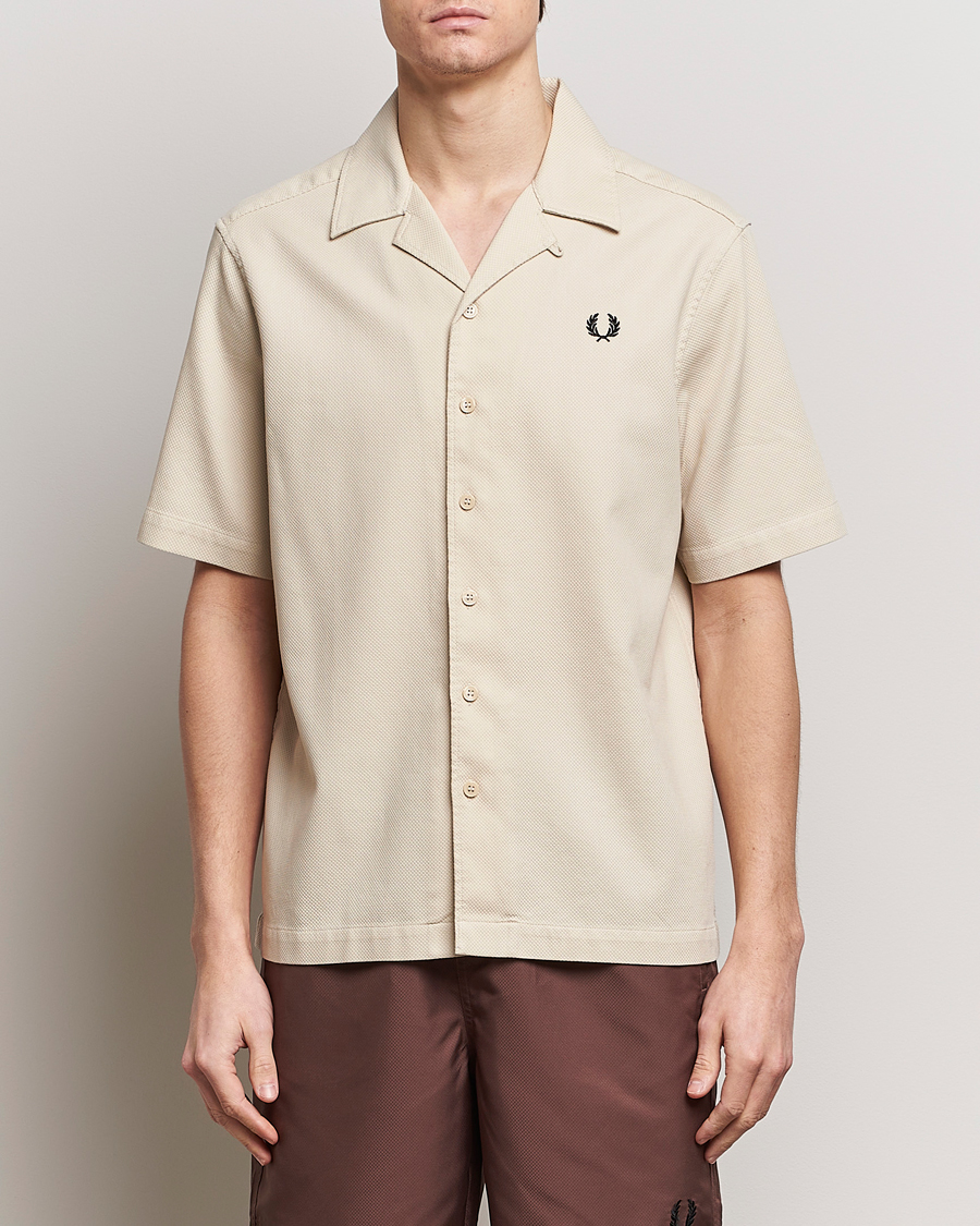 Herre | Kortermede skjorter | Fred Perry | Pique Textured Short Sleeve Shirt Oatmeal