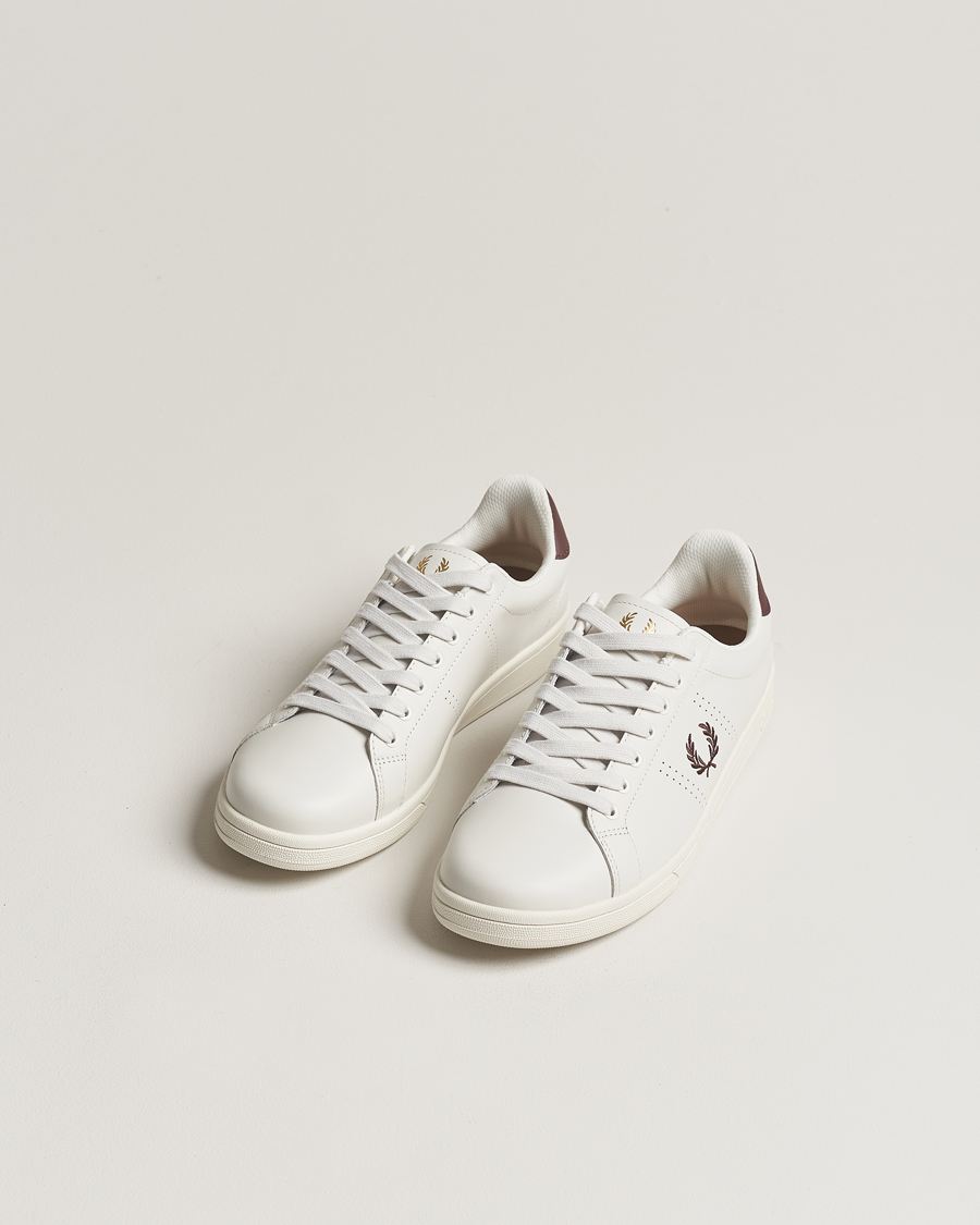 Herre | Hvite sneakers | Fred Perry | B721 Leather Sneaker Porcelain/Brick Red