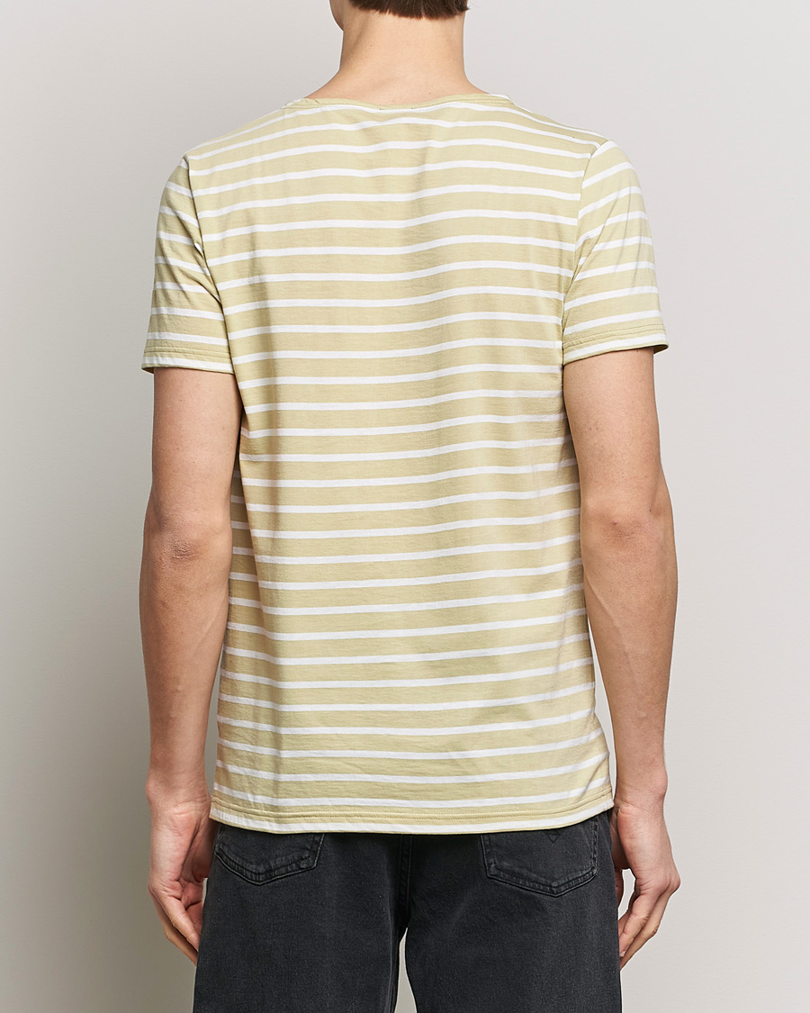Herre | T-Shirts | Armor-lux | Hoëdic Boatneck Héritage Stripe T-shirt Pale Olive/Milk