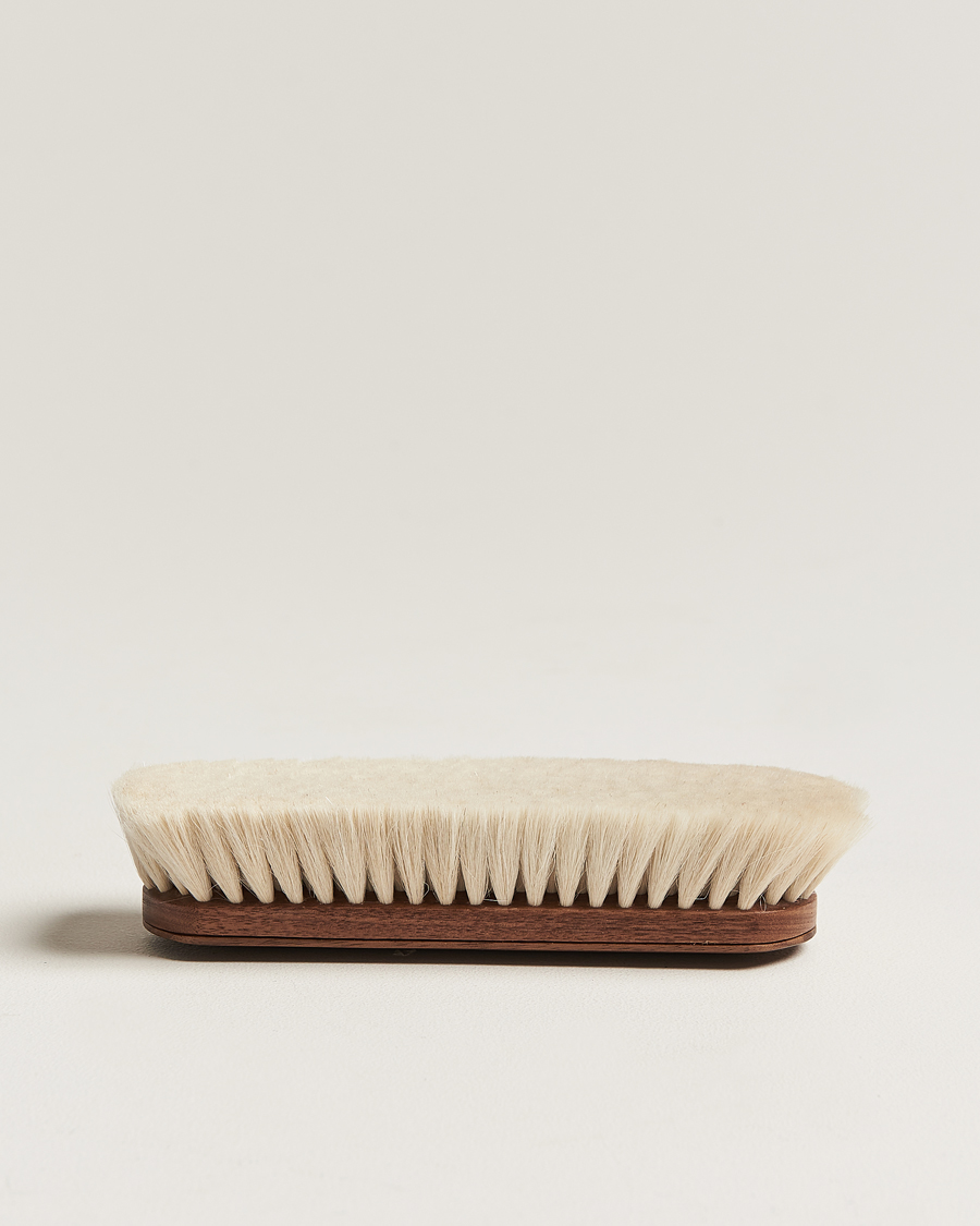 Herre | Pleie av plagg | Paul Brunngård | Goat Hair Brush Neutral