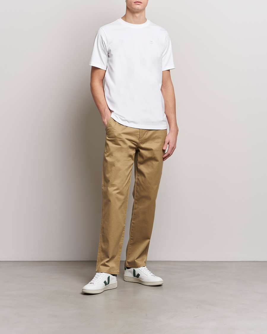 Herre | T-Shirts | KnowledgeCotton Apparel | Loke Badge T-Shirt Bright White