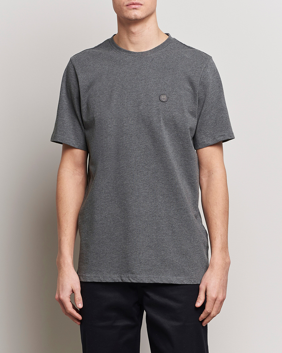 Herre | Klær | KnowledgeCotton Apparel | Loke Badge T-Shirt Dark Grey Melange