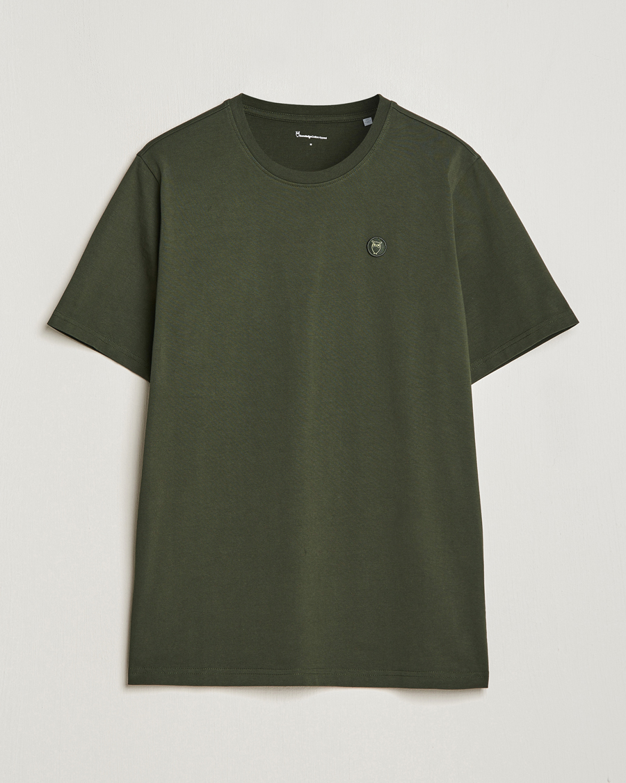 Herre | T-Shirts | KnowledgeCotton Apparel | Loke Badge T-Shirt Forest Night