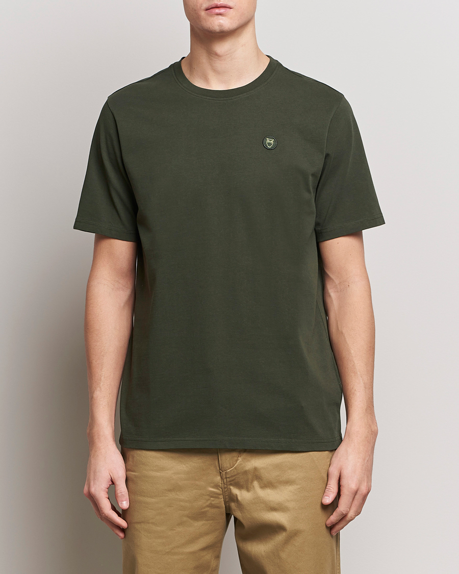 Men | KnowledgeCotton Apparel | KnowledgeCotton Apparel | Loke Badge T-Shirt Forest Night