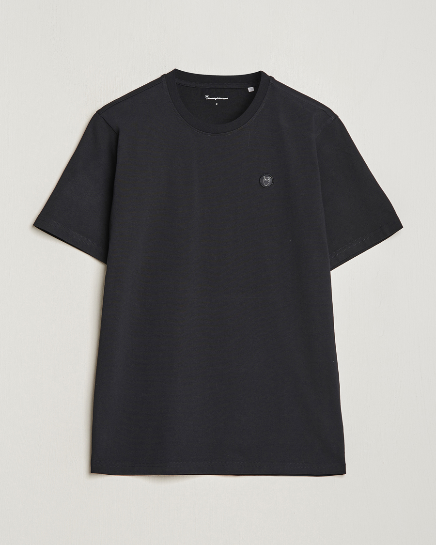 Herre | T-Shirts | KnowledgeCotton Apparel | Loke Badge T-Shirt Jet Black