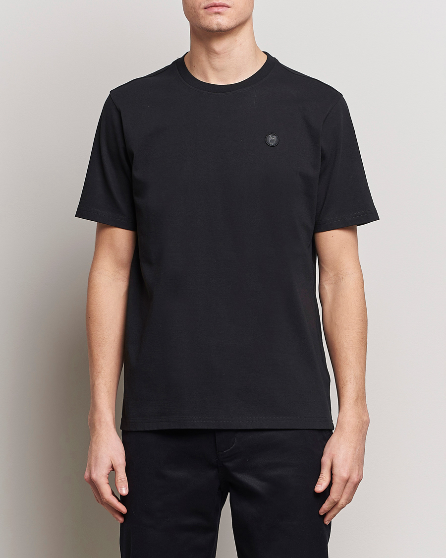 Men | KnowledgeCotton Apparel | KnowledgeCotton Apparel | Loke Badge T-Shirt Jet Black