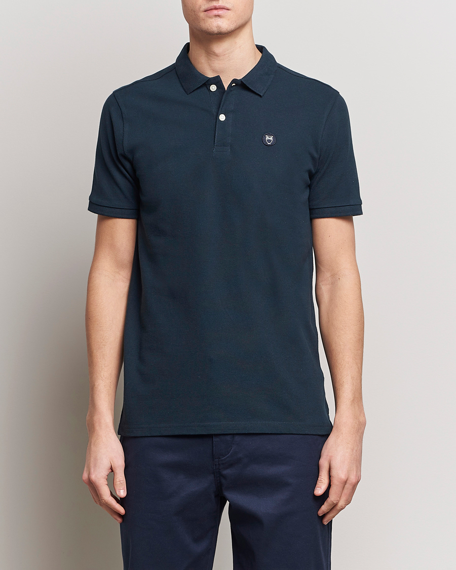 Herr | KnowledgeCotton Apparel | KnowledgeCotton Apparel | Toke Badge Polo Total Eclipse