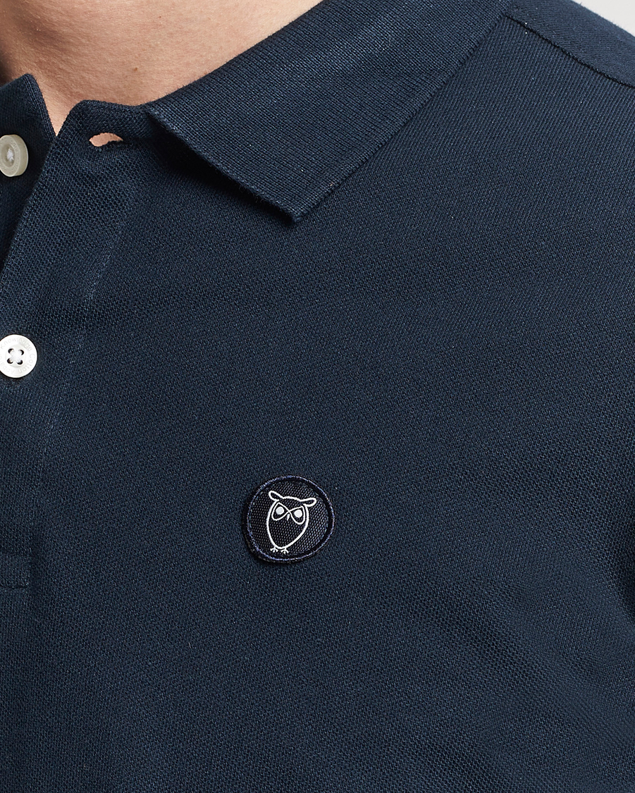 Herre | Pikéer | KnowledgeCotton Apparel | Toke Badge Polo Total Eclipse