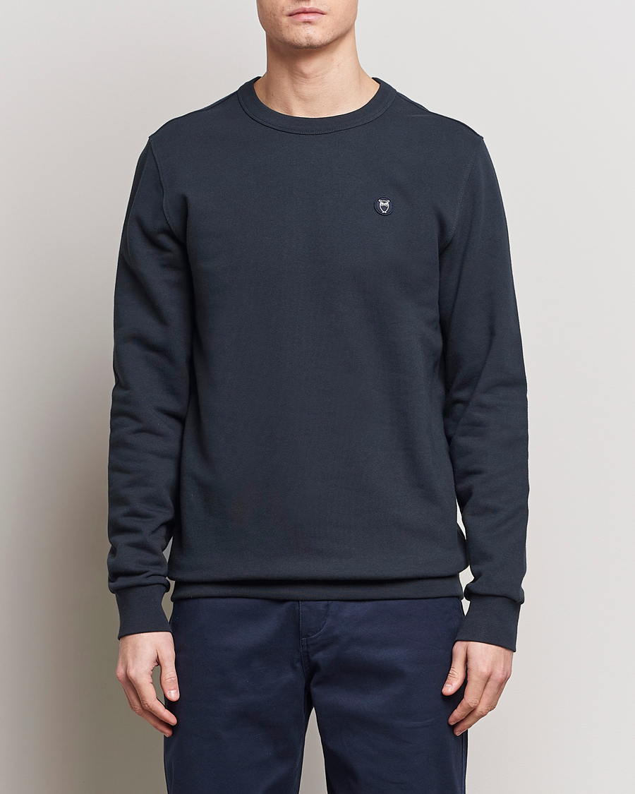 Herre | Klær | KnowledgeCotton Apparel | Erik Badge Sweatshirt Total Eclipse