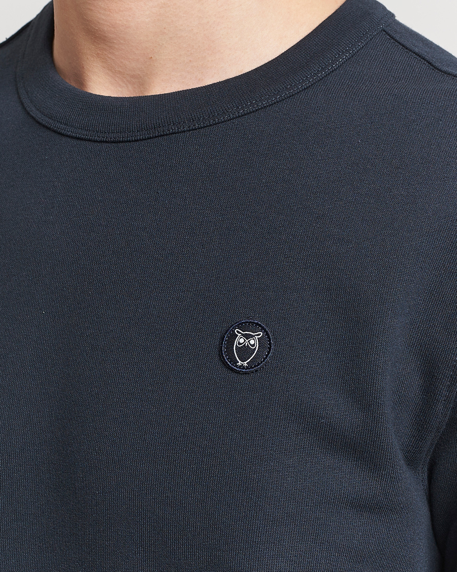 Herre | Gensere | KnowledgeCotton Apparel | Erik Badge Sweatshirt Total Eclipse