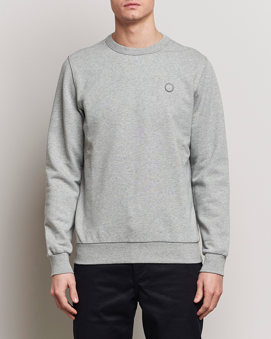 Herre | Gensere | KnowledgeCotton Apparel | Erik Badge Sweatshirt Grey Melange
