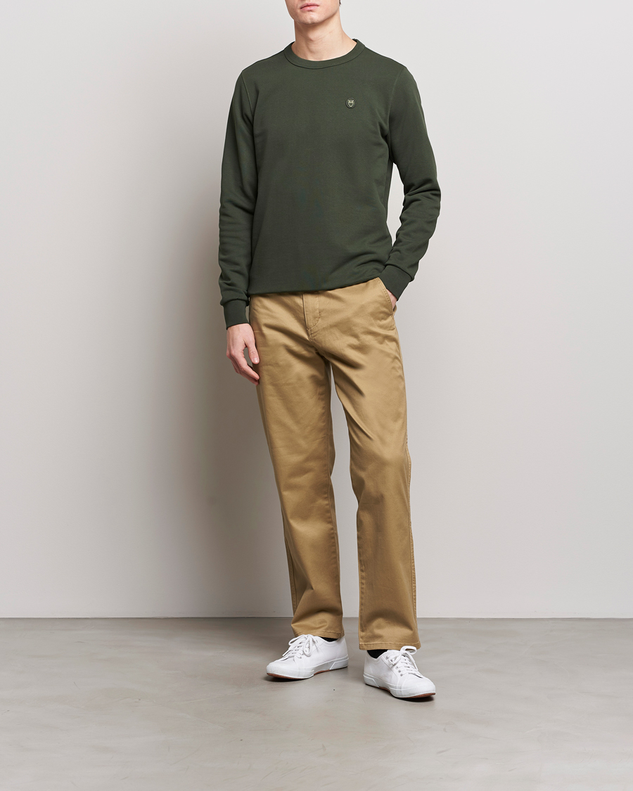 Herre | Gensere | KnowledgeCotton Apparel | Erik Badge Sweatshirt Forest Night