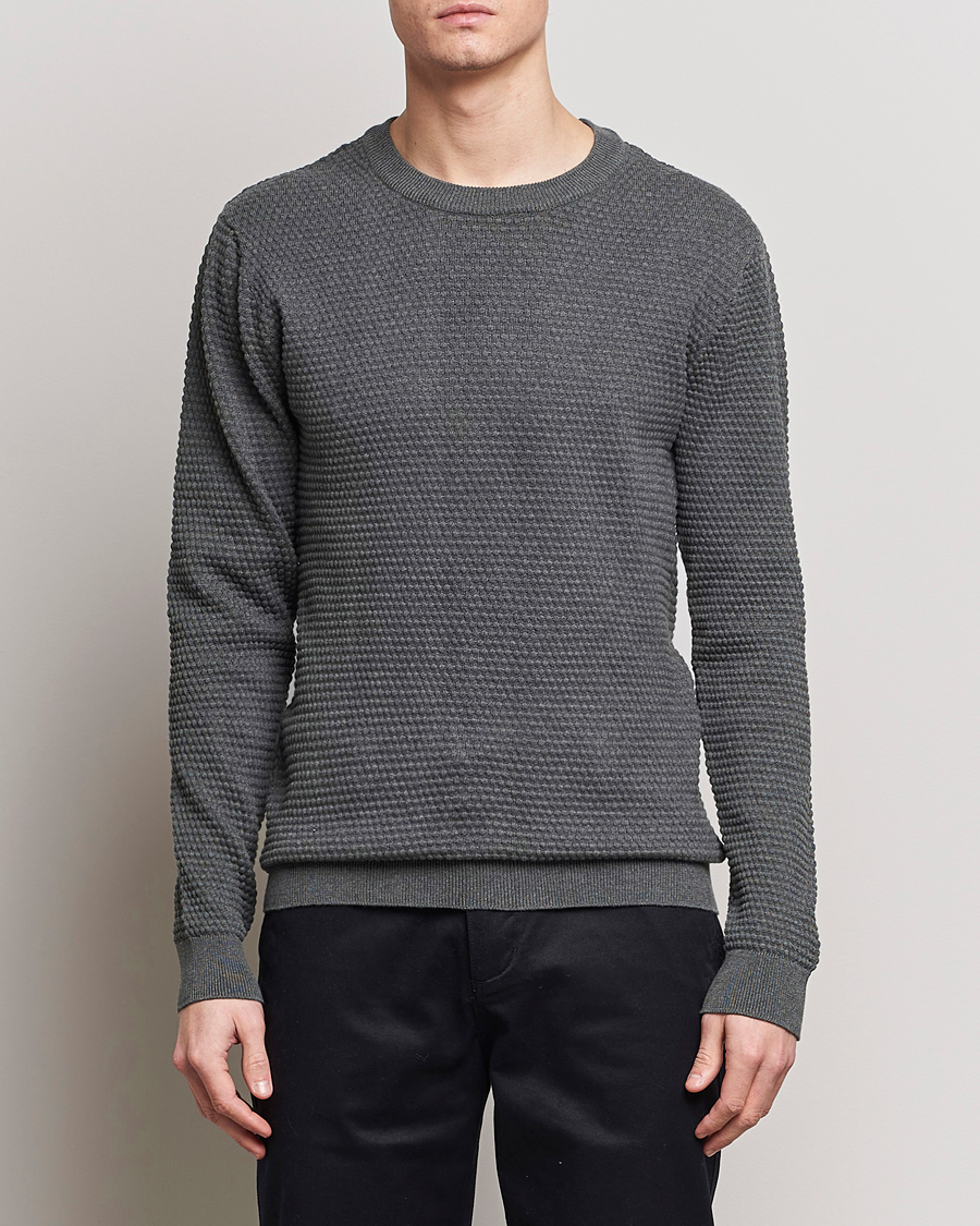 Herr | KnowledgeCotton Apparel | KnowledgeCotton Apparel | Vagn Bubble Knit Cotton Crew Neck Dark Grey Melange