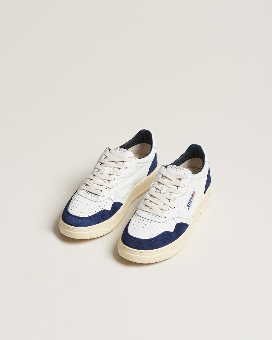 Herre | Autry Medalist Low Goat/Suede Sneaker White/Navy | Autry | Medalist Low Goat/Suede Sneaker White/Navy