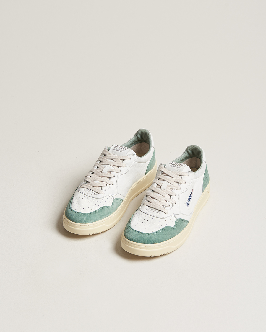 Herre | Sko i mokka | Autry | Medalist Low Goat/Suede Sneaker White/Military